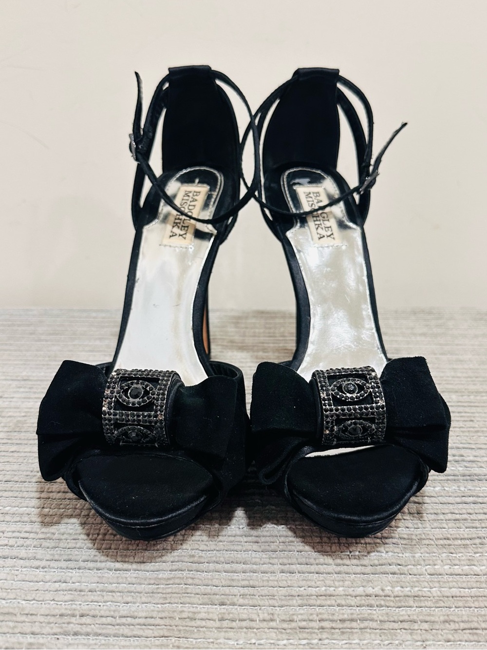 Badgley Mischka Black Satin Rhinestone Bow Sandals Heels Shoes Size 9.5 M